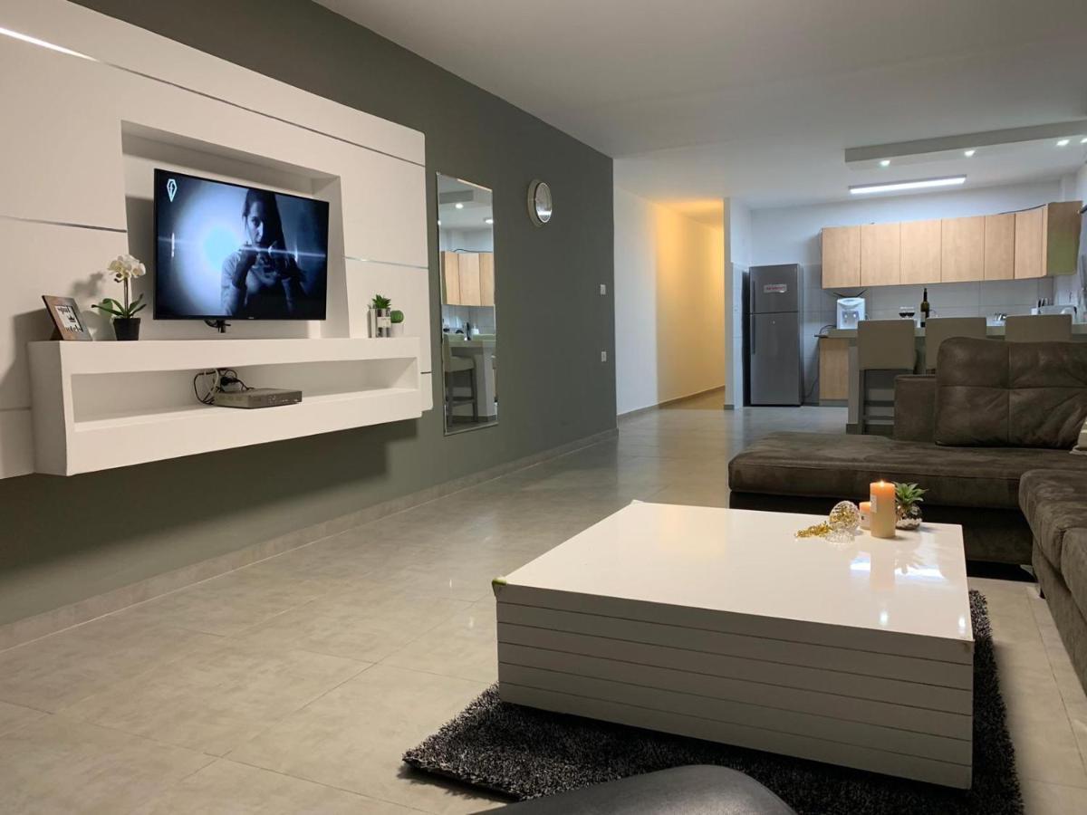 דירת 5 חדרים מול הים Apartman Bat Jám Kültér fotó